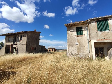 Foto Rustico a Volterra di 8000 m² con 8 locali in vendita