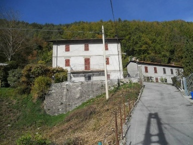Foto Rustico a Minucciano Gorfigliano di 240 m² con 6 locali in vendita