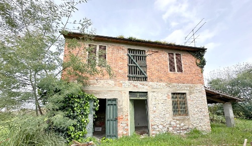 Foto Rustico a Capannori Lammari - Lunata di 160 m² con 5 locali in vendita