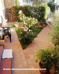 Foto Rustico a Casole d'Elsa di 80 m² con 3 locali in vendita