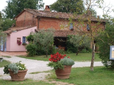 Foto Rustico a Altopascio Spianate, Ponte ai Pini di 250 m² con 10 locali