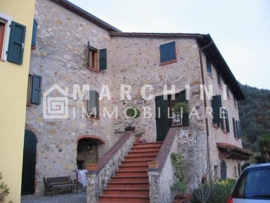 Foto Rustico a Lucca Chiatri - Piazzano di 370 m² con 8 locali in vendita
