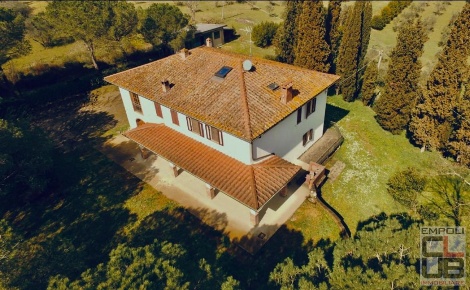 Foto Rustico a Cerreto Guidi di 420 m² con 12 locali in vendita