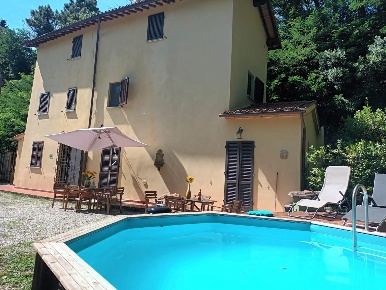 Foto Rustico a Camaiore Camaiore Paese di 160 m² con 7 locali in vendita