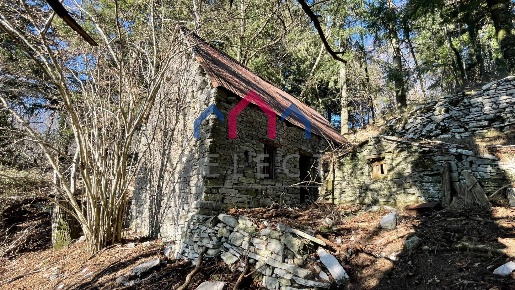 Foto Rustico a Fabbriche di Vergemoli di 95 m² con 5 locali in vendita