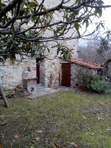 Foto Rustico a Bagni di Lucca Centro di 100 m² con 6 locali in vendita