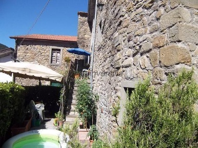 Foto Rustico a Comano di 300 m² con 10 locali in vendita
