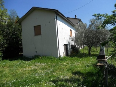 Foto Rustico a Barga di 110 m² con 5 locali in vendita