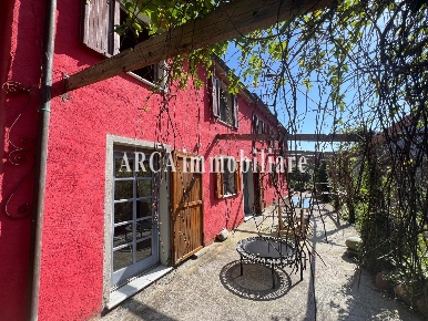 Foto Rustico a Seravezza Centro di 120 m² con 5 locali in vendita