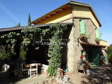 Foto Rustico a Lajatico di 180 m² con 6 locali in vendita