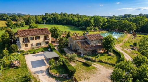 Foto Rustico a Casole d'Elsa di 200 m² con 7 locali in vendita