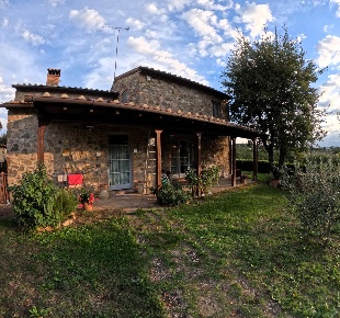 Foto Rustico a Casole d'Elsa di 200 m² con 7 locali in vendita