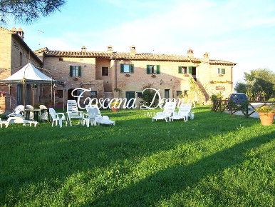 Foto Rustico a Siena San Domenico - Fontebranda di 650 m² con 15 locali