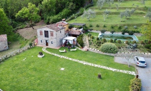Foto Rustico a Pescia Centro di 90 m² con 5 locali in vendita