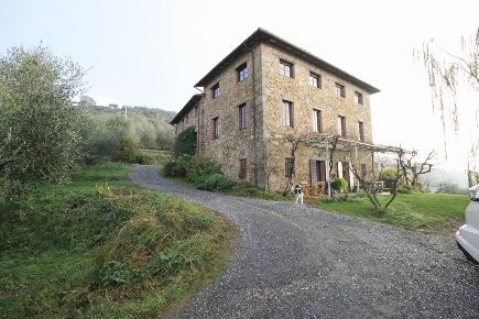 Foto Rustico a Lucca La Maulina - Morianese di 220 m² con 7 locali