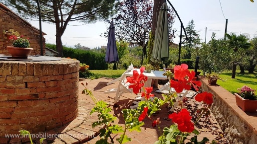 Foto Rustico in Strada di Monsindoli 2, Siena di 110 m² con 5 locali