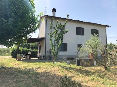 Foto Rustico a Castiglione del Lago di 160 m² con 6 locali in vendita