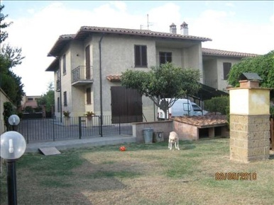 Foto Rustico in via Isola d'Elba 22, Casole d'Elsa di 195 m² con 12 locali