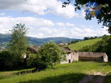 Foto Rustico in FRAZIONE GAGLIANO, Camerino Centro di 500 m² con 11 locali
