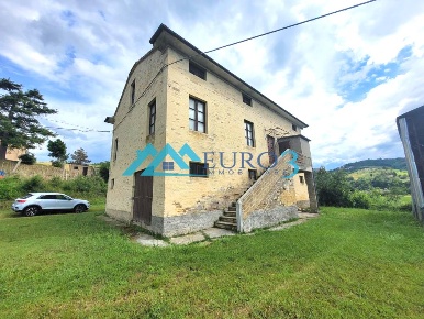 Foto Rustico in CONTRADA RONGONE, Montelparo di 390 m² con 12 locali