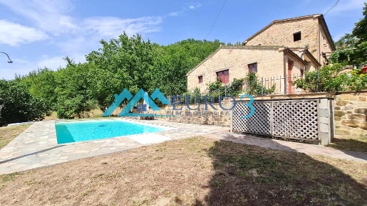 Foto Rustico in CONTRADA CERRARRA, Amandola di 400 m² con 12 locali