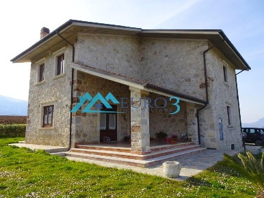 Foto Rustico a Folignano di 400 m² con 11 locali in vendita