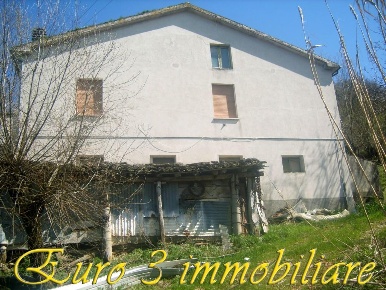 Foto Rustico in ARSITA, Arsita di 300 m² con 6 locali in vendita