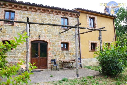 Foto Rustico a Amandola di 500 m² con 15 locali in vendita