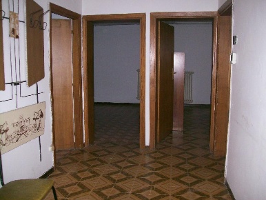 Foto Rustico a Appignano del Tronto di 180 m² con 6 locali in vendita