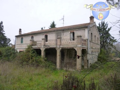 Foto Rustico in CONTRADA ASO N.46, Montefiore dell'Aso Centro di 400 m²