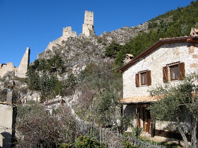Foto Rustico in Via della Rocca, Roccacasale di 107 m² con 5 locali