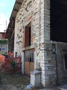 Foto Rustico in Via Zoccolari 28, Chiampo di 178 m² con 2 locali in vendita