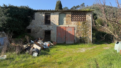 Foto Rustico in Via dei Canali 38, Capannori di 100 m² con 5 locali