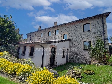 Foto Rustico in SC del Tamburino, Orvieto di 270 m² con 6 locali in vendita