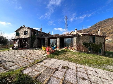 Foto Rustico in Via A. Manzoni 38, Novafeltria di 418 m² con 14 locali