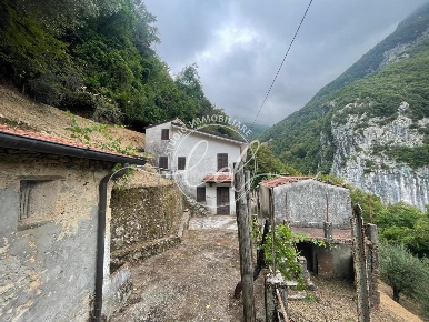 Foto Appartamento a Camaiore Camaiore Paese di 110 m² con 11 locali