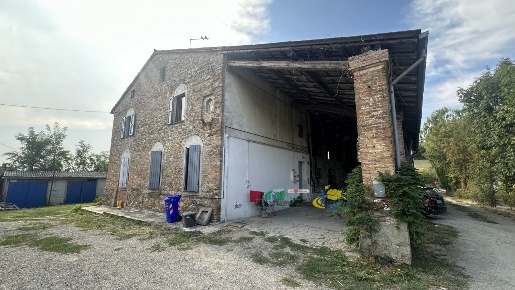 Foto Rustico in le coste  1, Sala Baganza di 456 m² con 7 locali in vendita