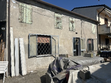 Foto Rustico in Via Malpasso 10, Bovolone Centro di 200 m² con 2 locali