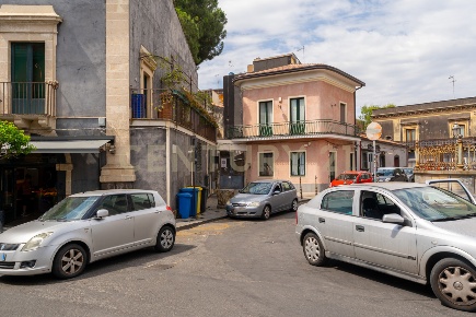 Foto Rustico in Via Chiesa Madre 3, Catania Centro di 140 m² con 4 locali
