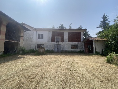 Foto Rustico in Frazione Villa 8, Serravalle Langhe di 410 m² in vendita