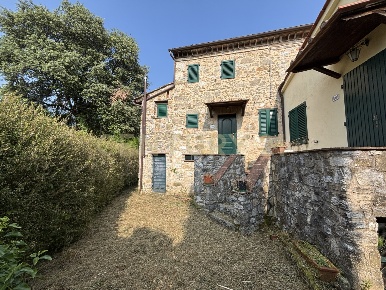 Foto Rustico in Località Deccio di Brancoli 3100, Lucca Brancoleria