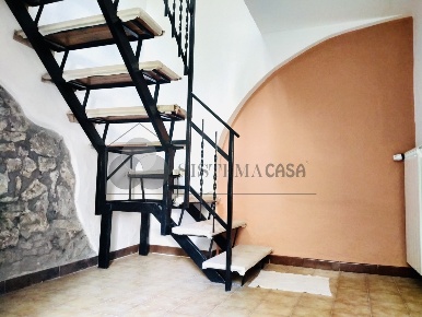 Foto Rustico in via Sperone 1, La Spezia di 80 m² con 4 locali in vendita