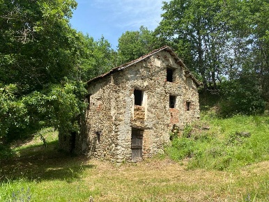 Foto Rustico a Giusvalla di 120 m² con 5 locali in vendita