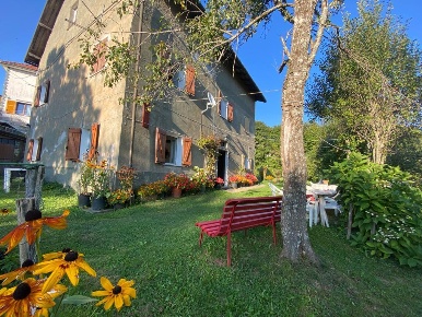 Foto Rustico a Urbe Vara Superiore di 200 m² con 10 locali in vendita