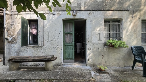 Foto Rustico a Salcedo di 300 m² con 6 locali in vendita