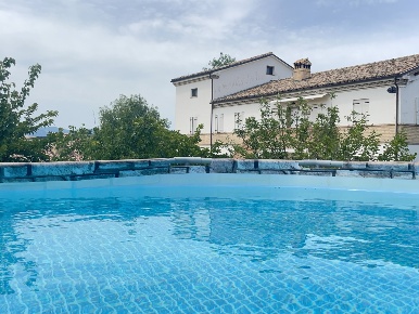 Foto Rustico in Filottrano, Filottrano di 600 m² con 10 locali in vendita