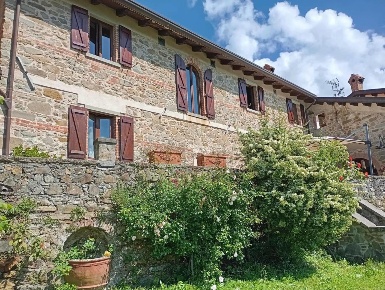 Foto Rustico a Casola in Lunigiana Luscignano di 850 m² con 10 locali