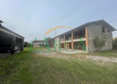 Foto Rustico a Capriolo di 1900 m² con 12 locali in vendita