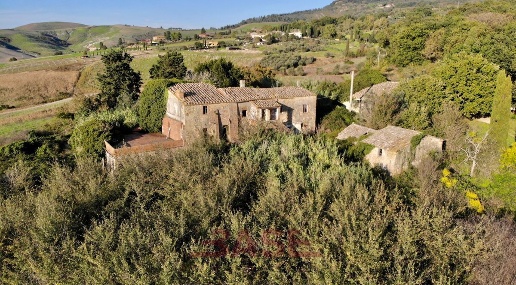 Foto Rustico in Strada Consorziale di Rioddi 28, Volterra di 1200 m²
