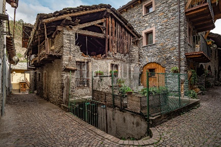 Foto Rustico in Vicolo Ferrein 2, Villeneuve di 100 m² con 2 locali